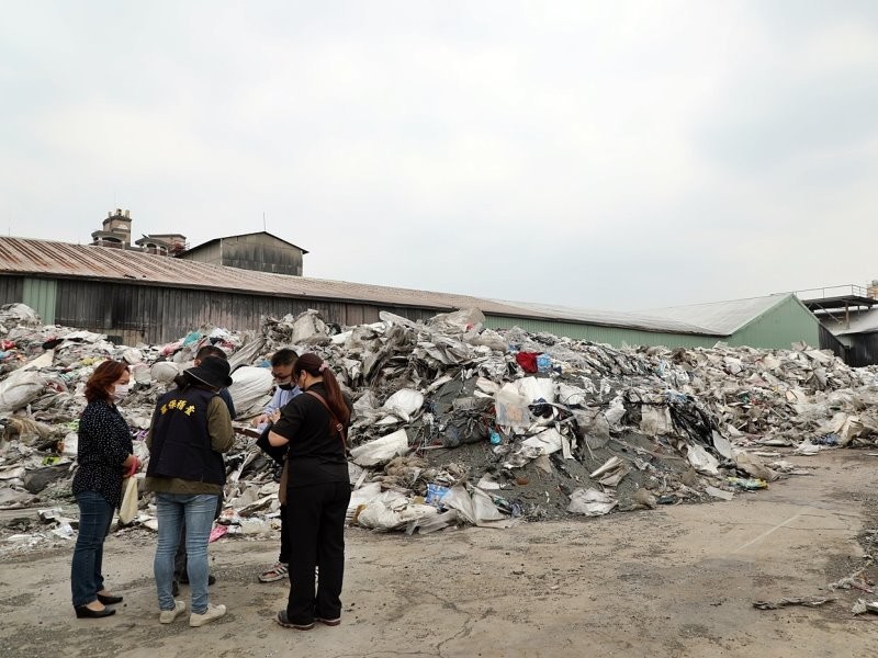 青年街塑膠工廠火警　廢棄物16日開始清運