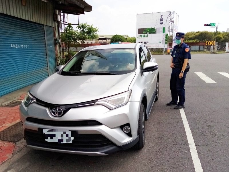 駕車突感身體不適　北興警護安全就醫