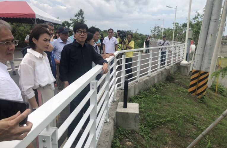 陳其邁市長率領團隊視察美濃區三洽水滯洪池防汛整備