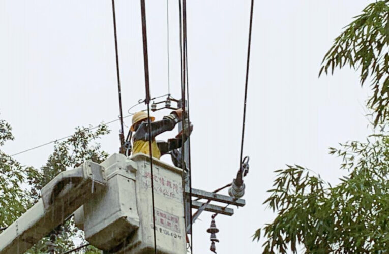 凱米颱風重創新竹山區　台電新竹處增派人力機具搶修力拼今全面復電