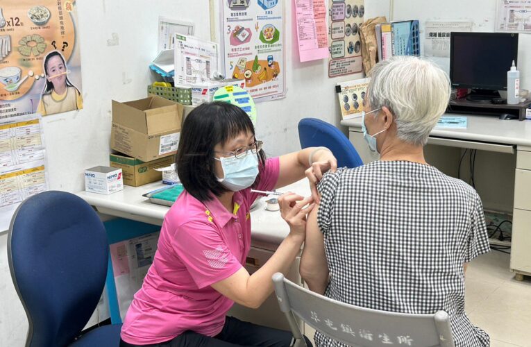 上週新增898例新冠本土病例　死亡數上升　疫苗接種率仍低