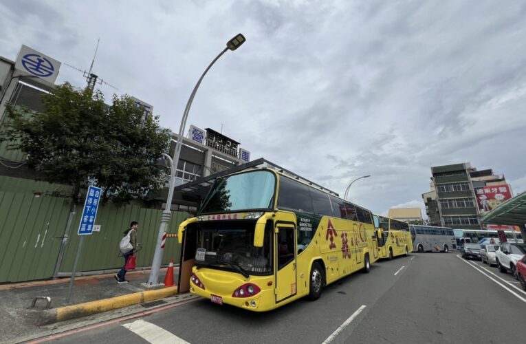 受凱米颱風影響台鐵新營-嘉義營運中斷改以公路接駁