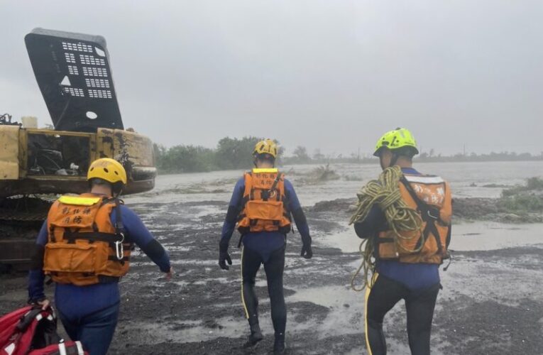 彰化溪州順風飛行場遭大雨淹沒2人受困河道獲救