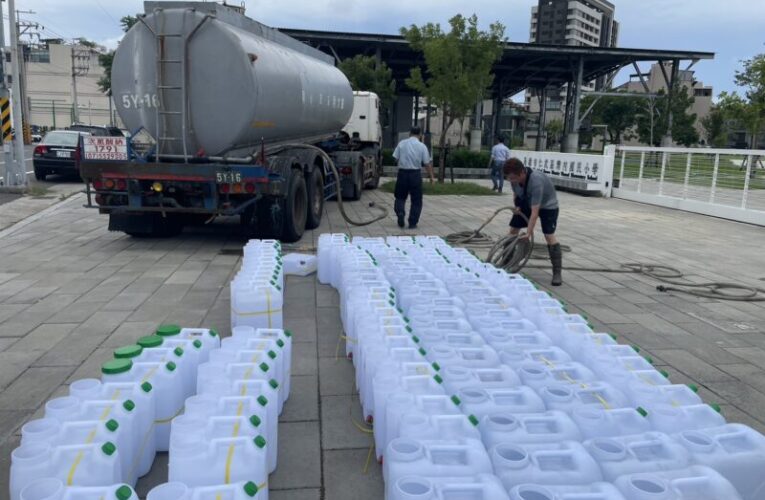 高市府仁武區發放3.3萬瓶漂白水　供民眾家戶清消