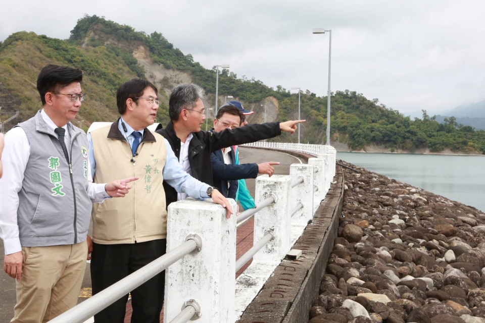 黃偉哲偕同水利署視察南化水庫