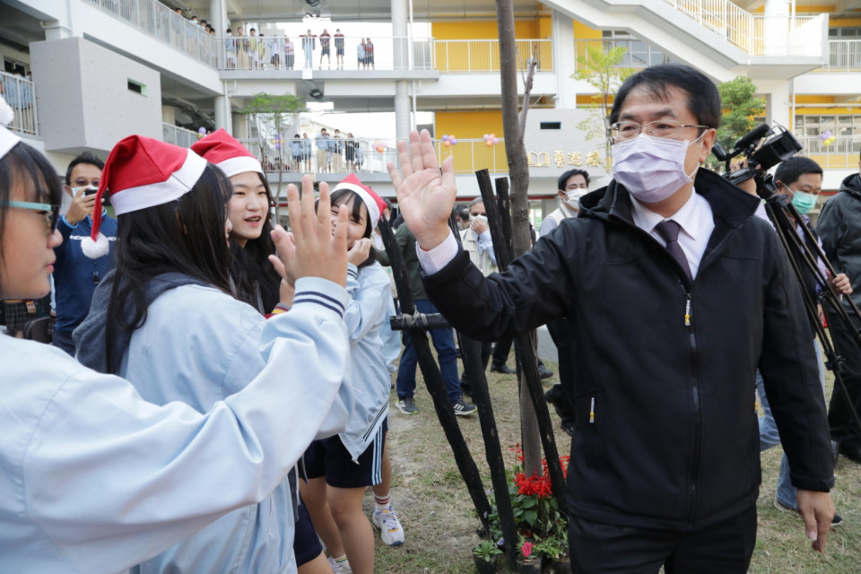 黃偉哲出席民德國中展翅樓 及雲遊樓落成典禮