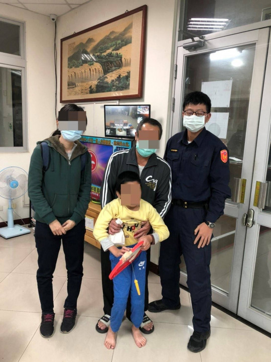 深夜遊蕩! 新化警助身障童平安返家