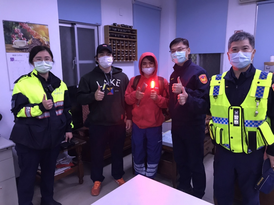 關懷國際心 白河警用心盤查 暖心待民護農作