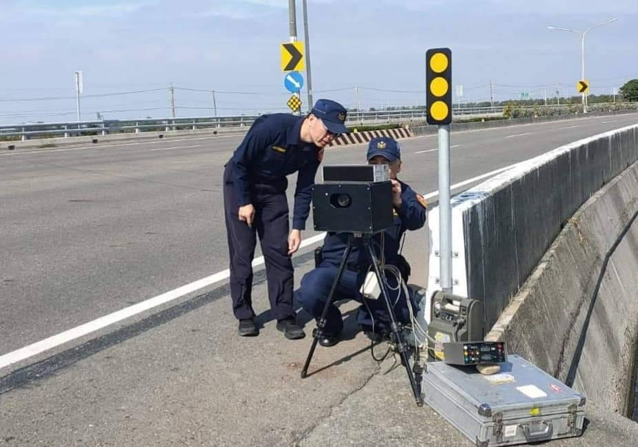 學甲測警守護公路 盜速客勿試