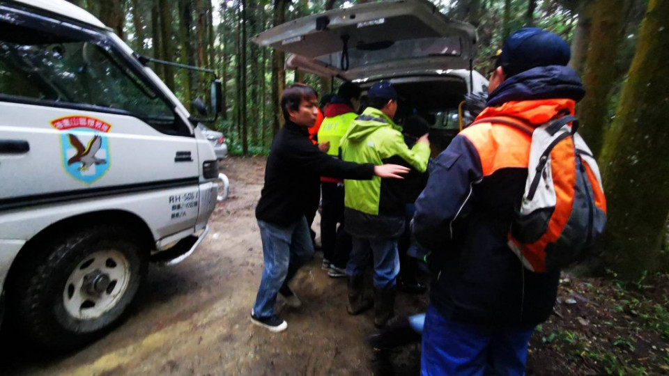 仁愛警消搜救隊冒嚴寒　救人成功