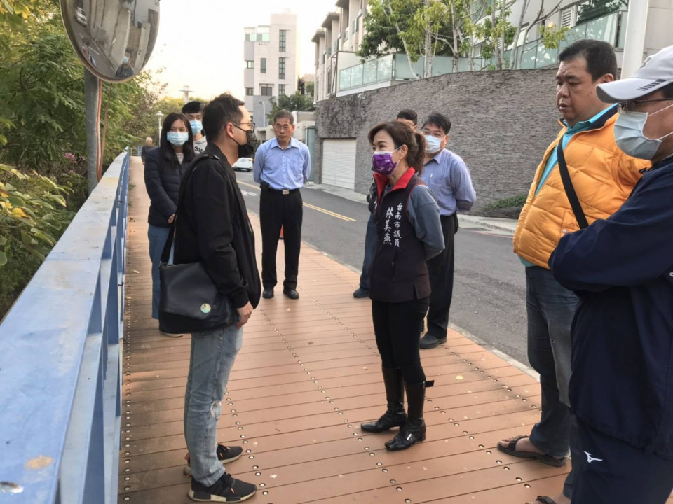 竹溪里遭受鳥屎彈襲 林美燕議員籲市府提出有效解決方法