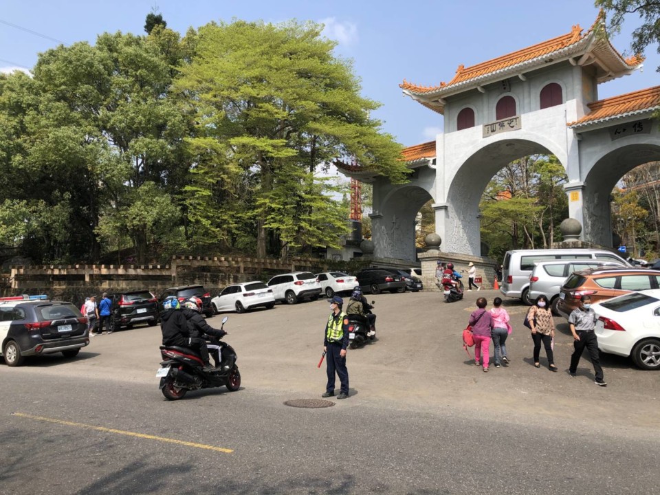 熱門景點萬佛寺 玉井警加強周邊交管並取締違停