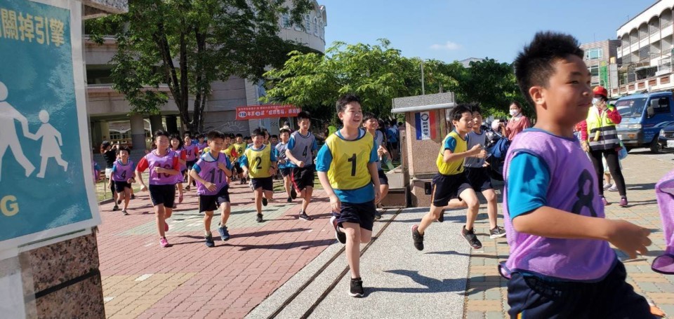 佳里分局與信義國小合辦 感恩路跑賽