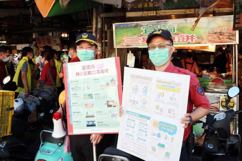 黃偉哲視察崇義黃昏市場防疫作為