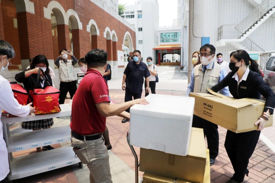 送餐給第一線防疫醫護人員