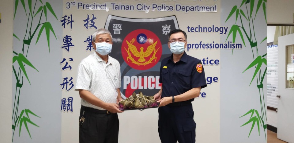 員警防疫辛勞 台江警察之友會贈送肉粽慰勞