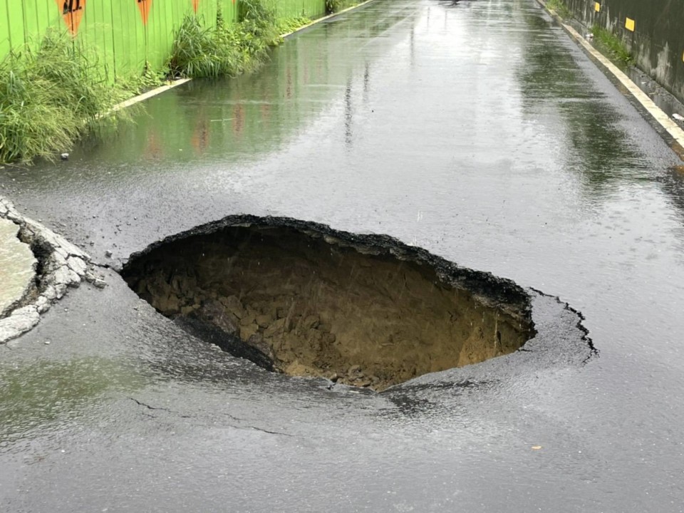 梅雨釀防汛道路地基塌陷 三分局迅現場警戒