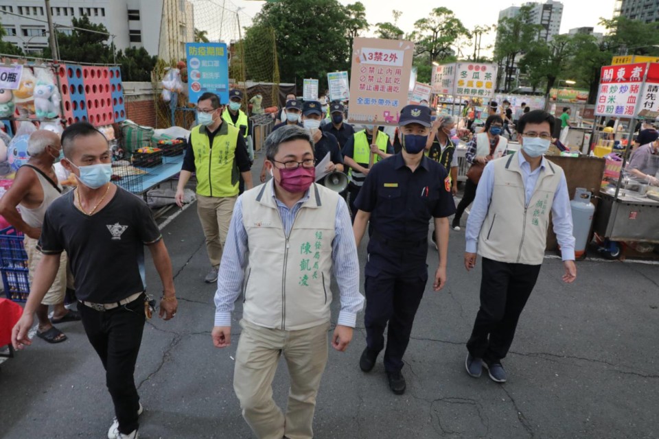 台南夜市陸續開張！黃偉哲呼籲落實｢三罩一套｣ ｢二禁二外｣快去快回安心逛夜市