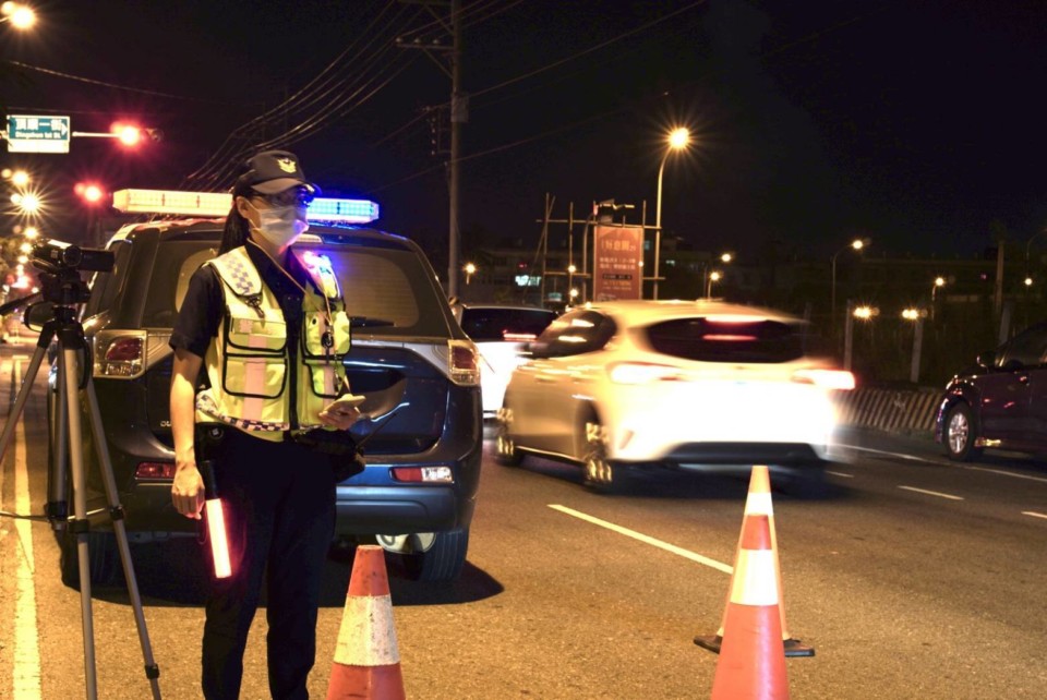 悶太久車聚競速 南警法辦開單 絕不手軟