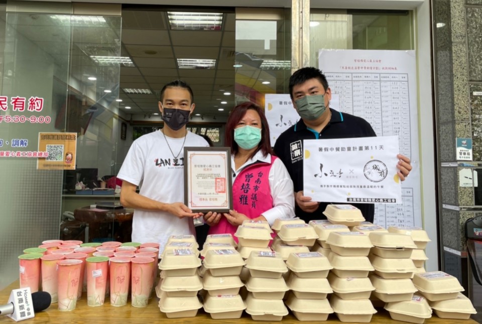 南市議員曾培雅 愛心義工協會寒暑假中餐助童計畫第九年