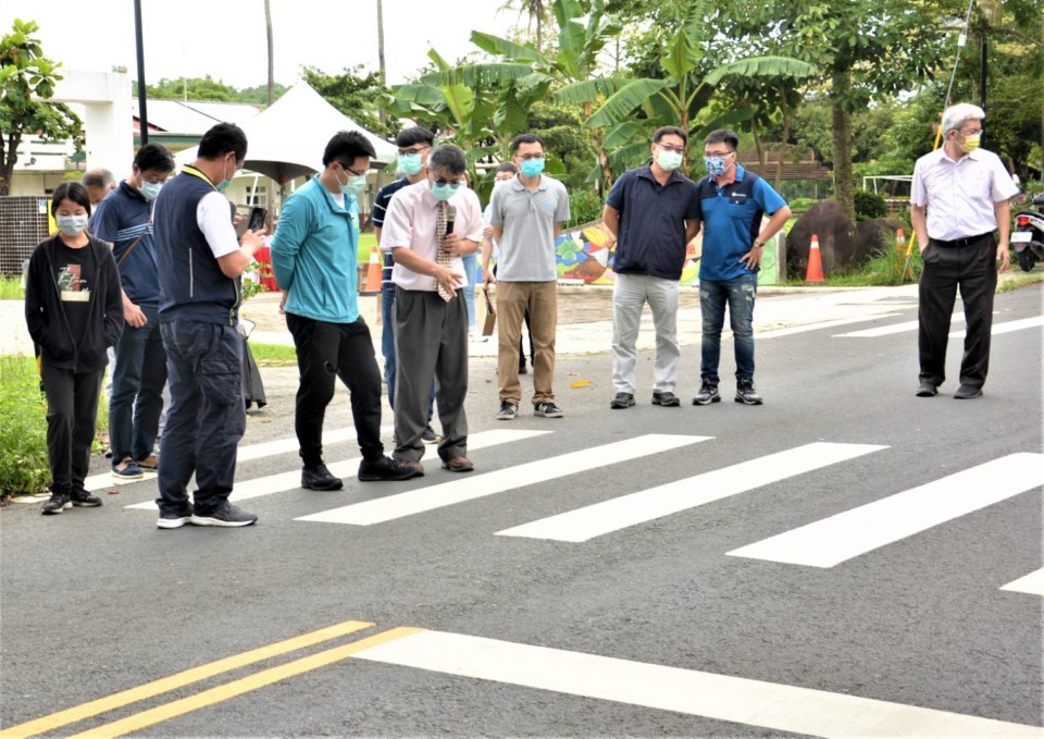 爐碴問題有解! 里長認同混合材料道路鋪面爭取再延長