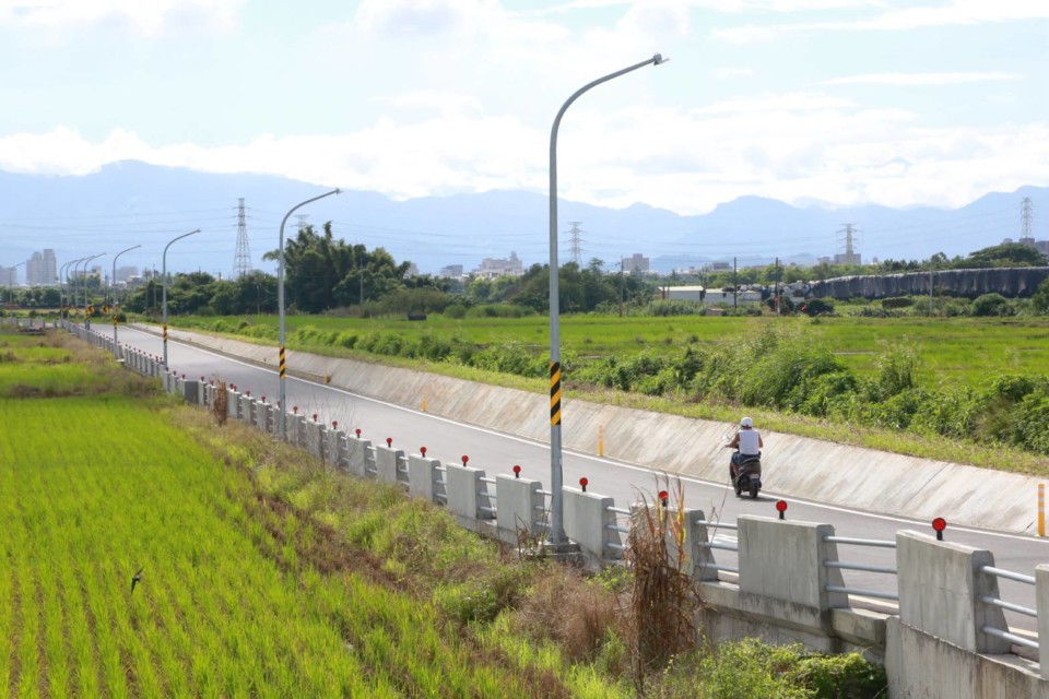黃偉哲積極建設溪北交通路網