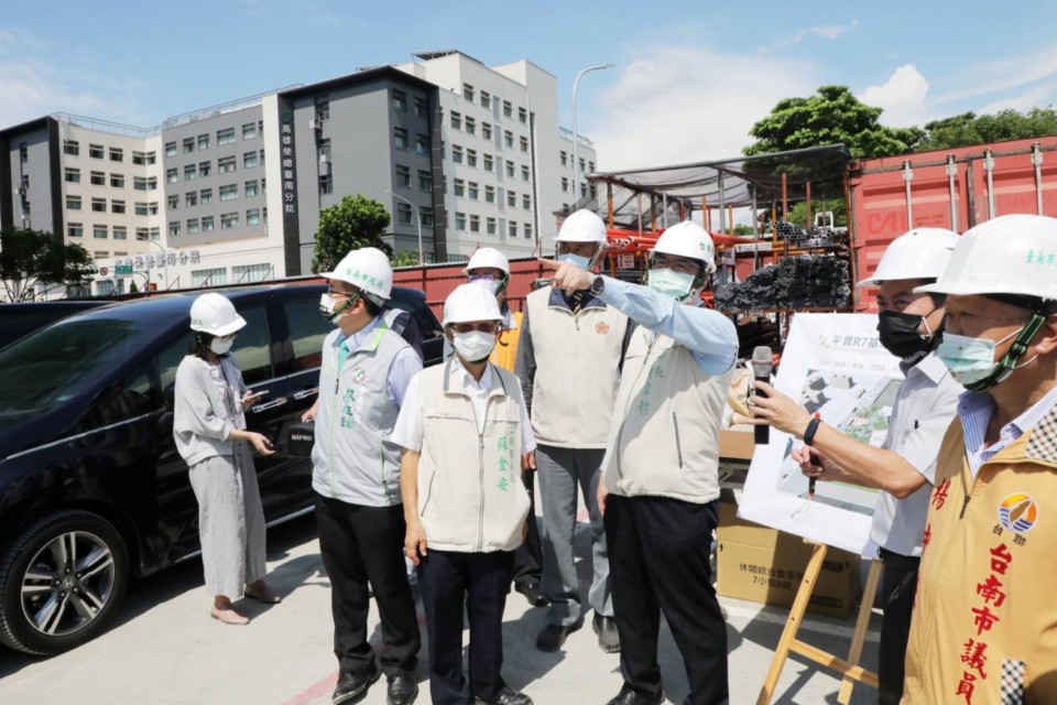 黃偉哲視察台南榮家遷建工程