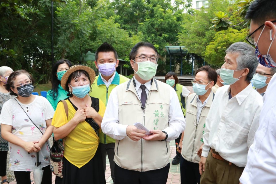 黃偉哲關心鄉親用路安全