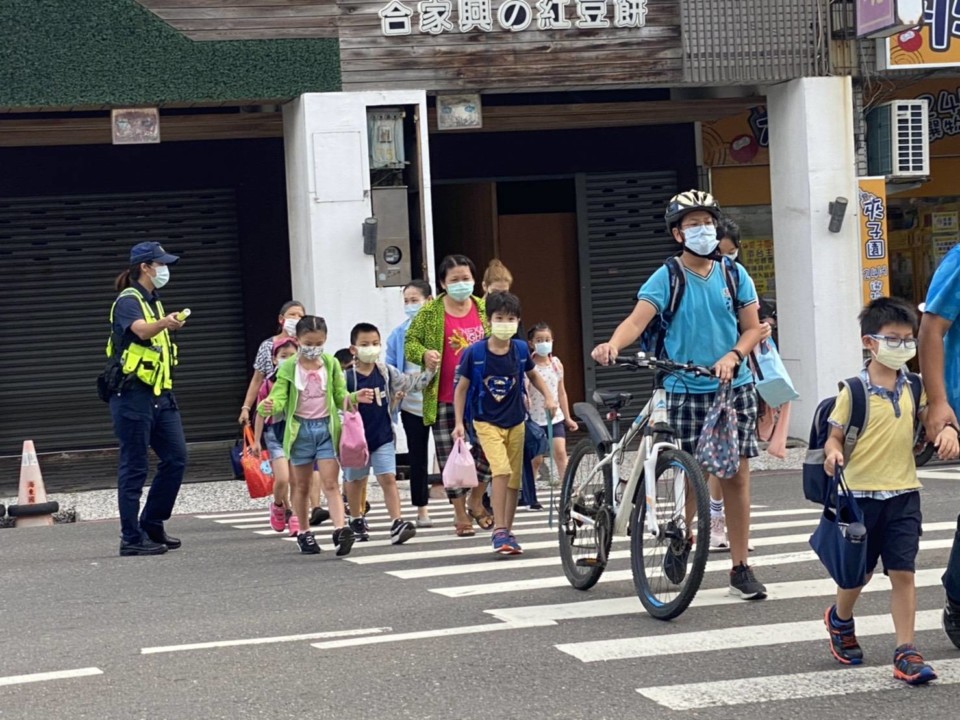 開學囉！南警三分局啟動護童專案  共同守護學童上下學安全