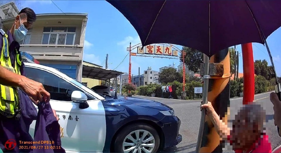 後壁老翁裸身迷途 白河警細心照護送返