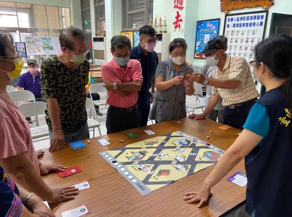 重陽敬老「反詐 交安」雙向宣導 永康警關懷銀髮暖心！