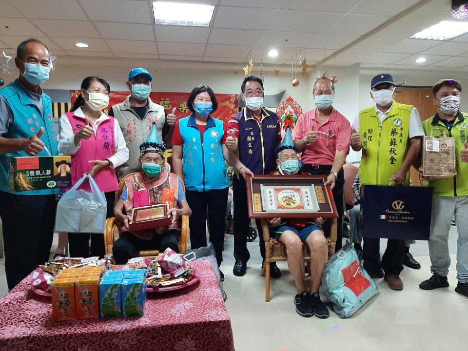 重陽節 七股公所前往榮家賀禮 金鎖片