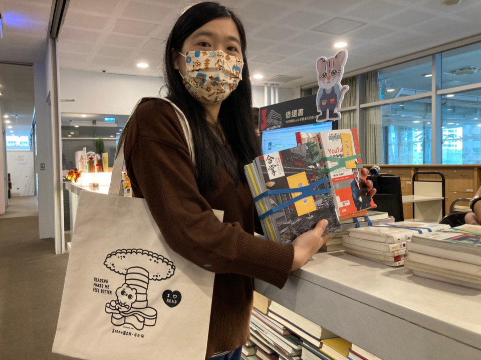 高市圖總館「閱讀袋著走」袋有新意！