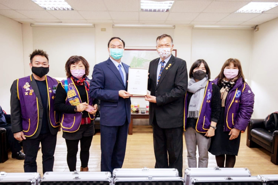 竹市消防救護能量再升級　祥鈺國際同濟會捐贈10組「影像式喉頭鏡