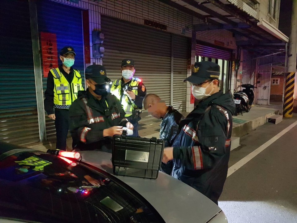 學甲警取締酒駕 查獲酒毒雙駕!