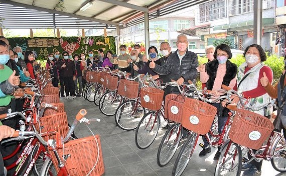 方便落實基層服務　中埔贈鄰長腳踏車