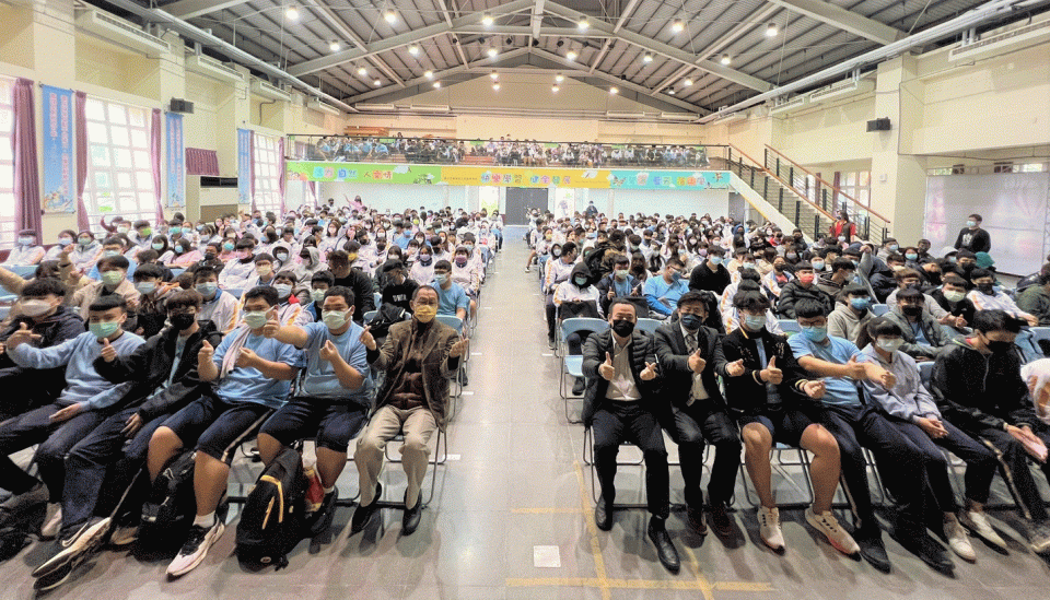 行政院南服中心前進恆春工商 宣導職校生求職防詐及勞動權益
