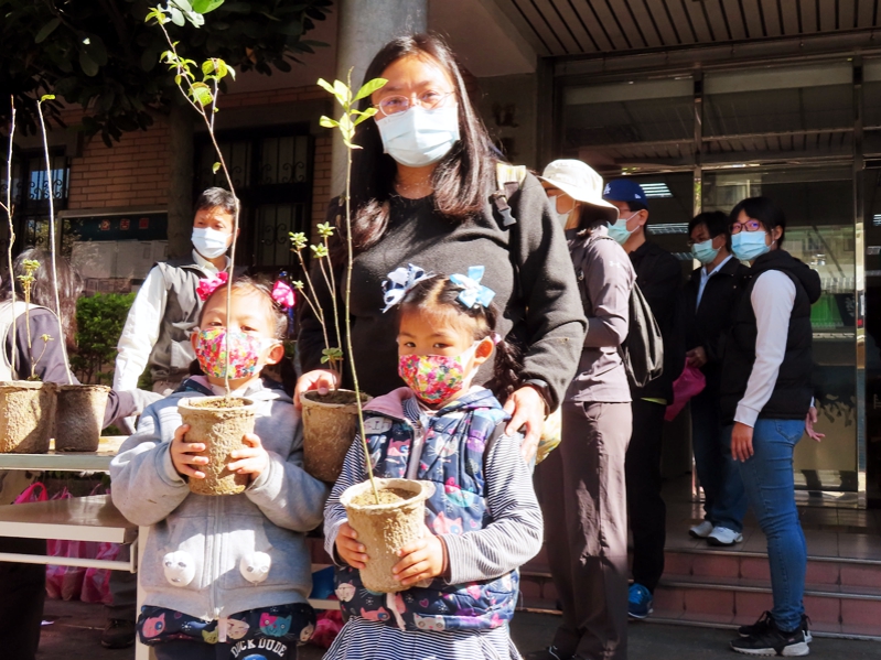 新竹林管處贈逾5千株原生苗木　攜手民眾共同植樹營造減碳的森活！