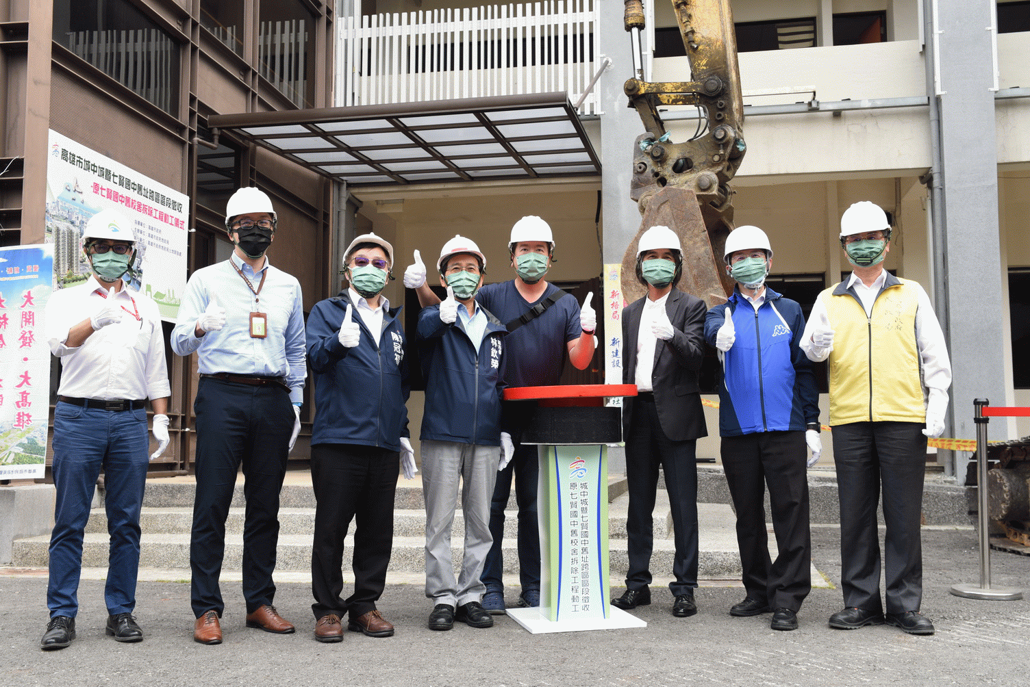 地政局辦理「公益性跨區區段徵收方案」 原七賢國中舊校舍拆除工程啟動