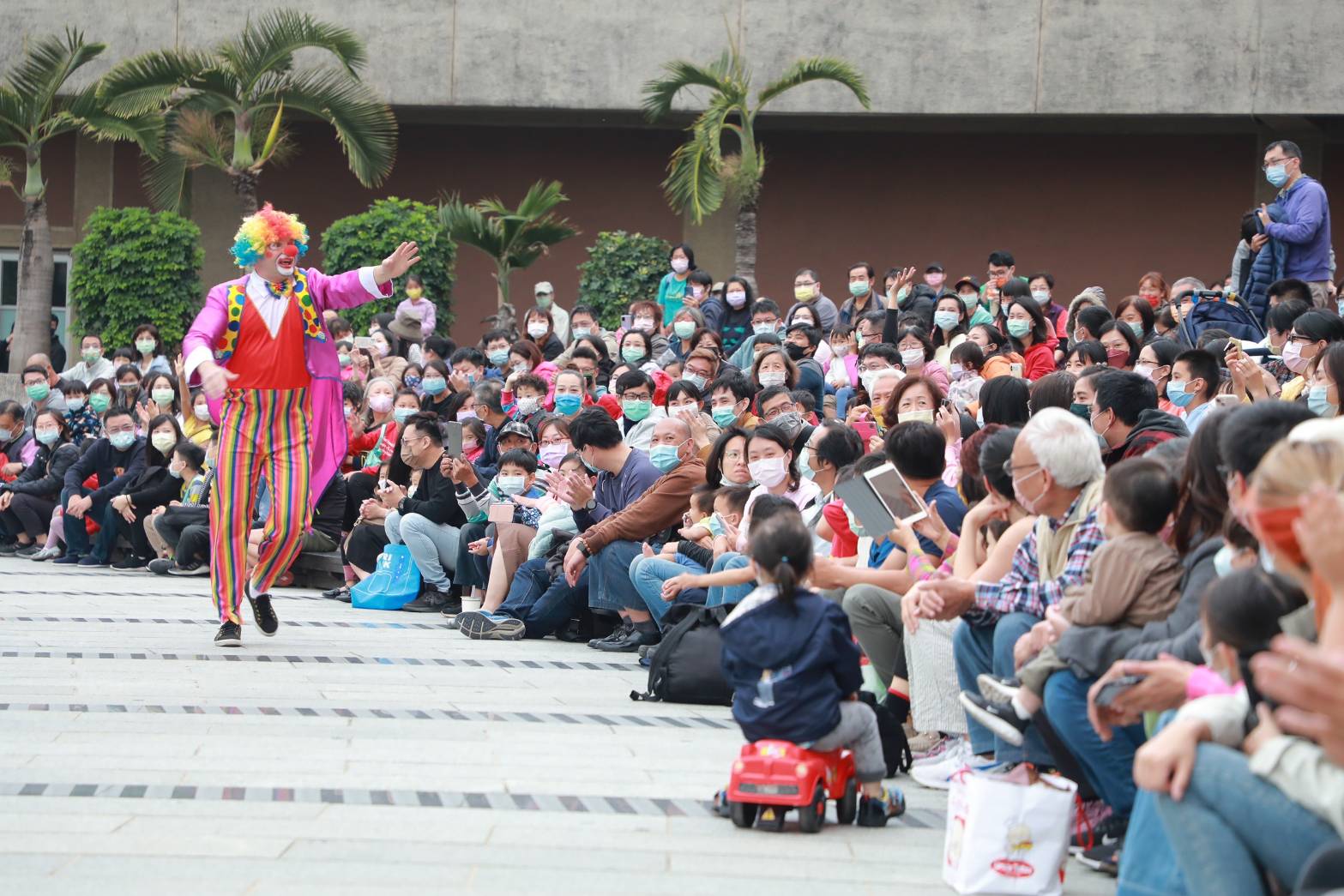 歡慶兒童節 大小朋友欣賞烏克蘭特技團展演