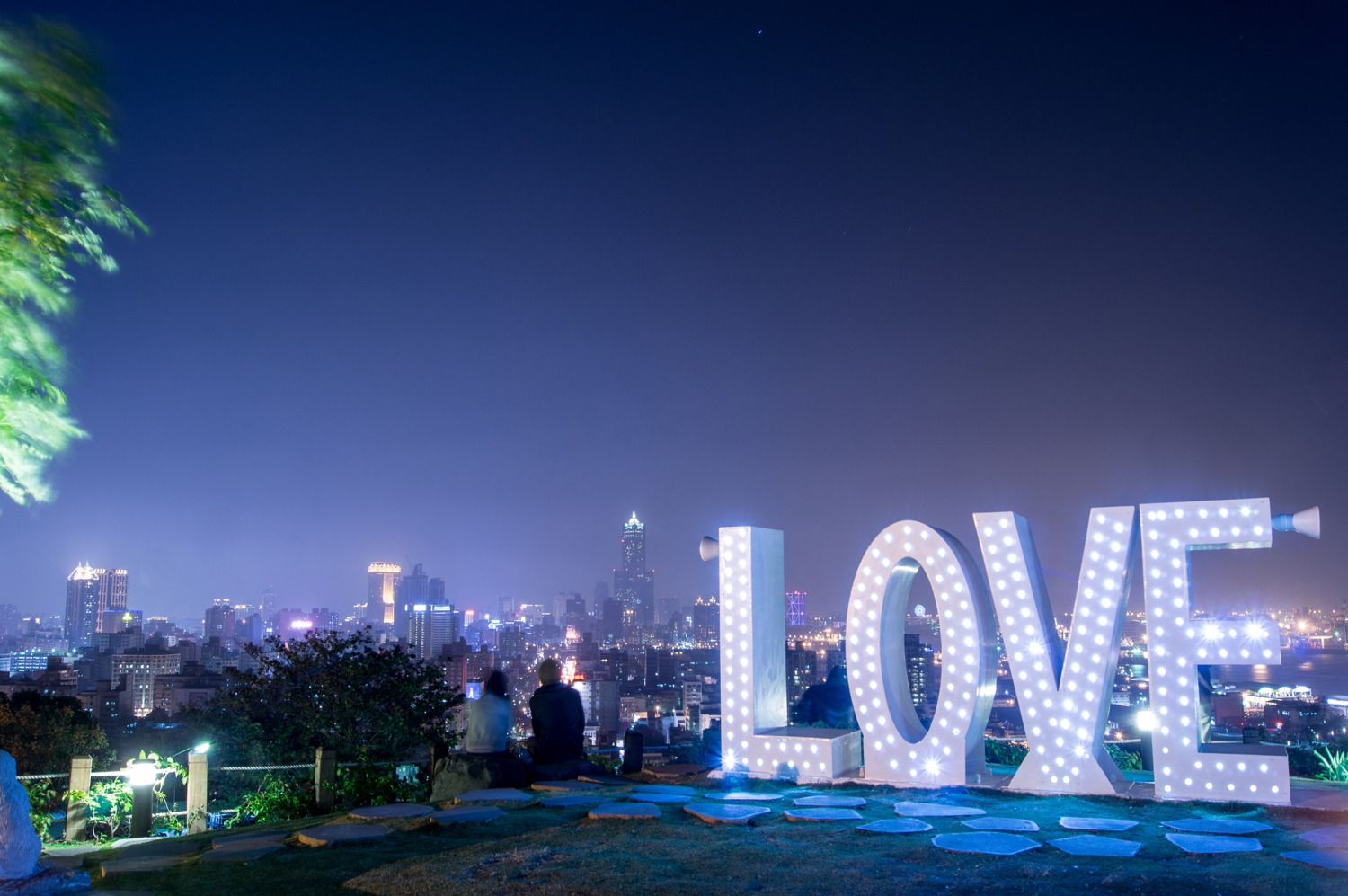 華燈初上浪漫港都夜太美  520一起來高雄放閃、享美食、賞美景！