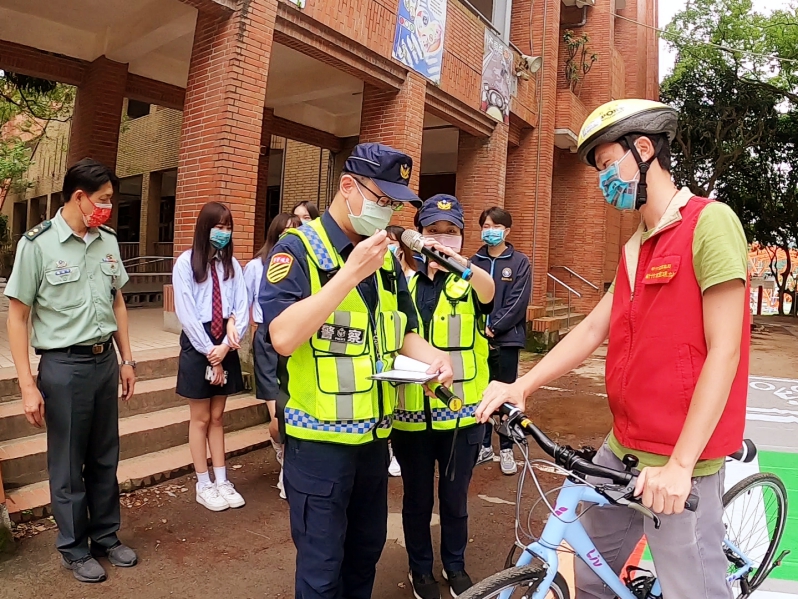 監理所x汽車貨運x駕訓班　機車駕訓進校園公私合力宣導安全防禦駕駛