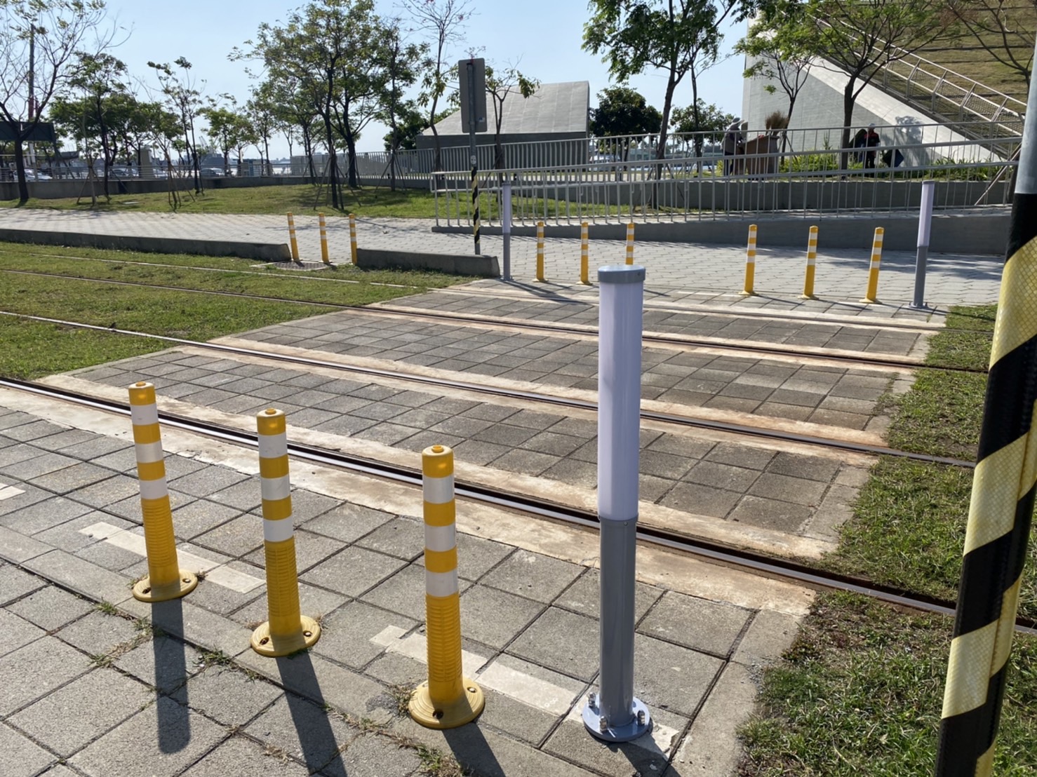 高市府將新增輕軌路口警示系統