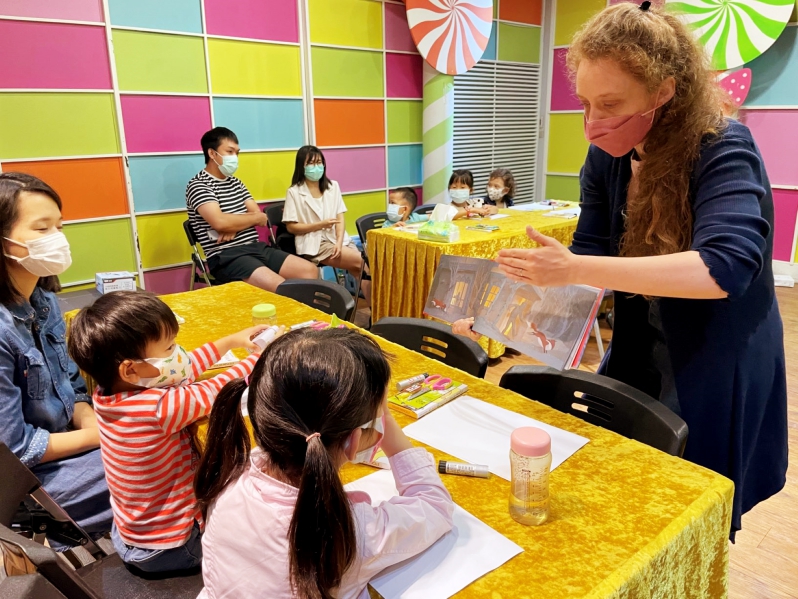 竹美館首度攜新竹遠百合作　台法繪本親子互動展現多元文化交響魅力