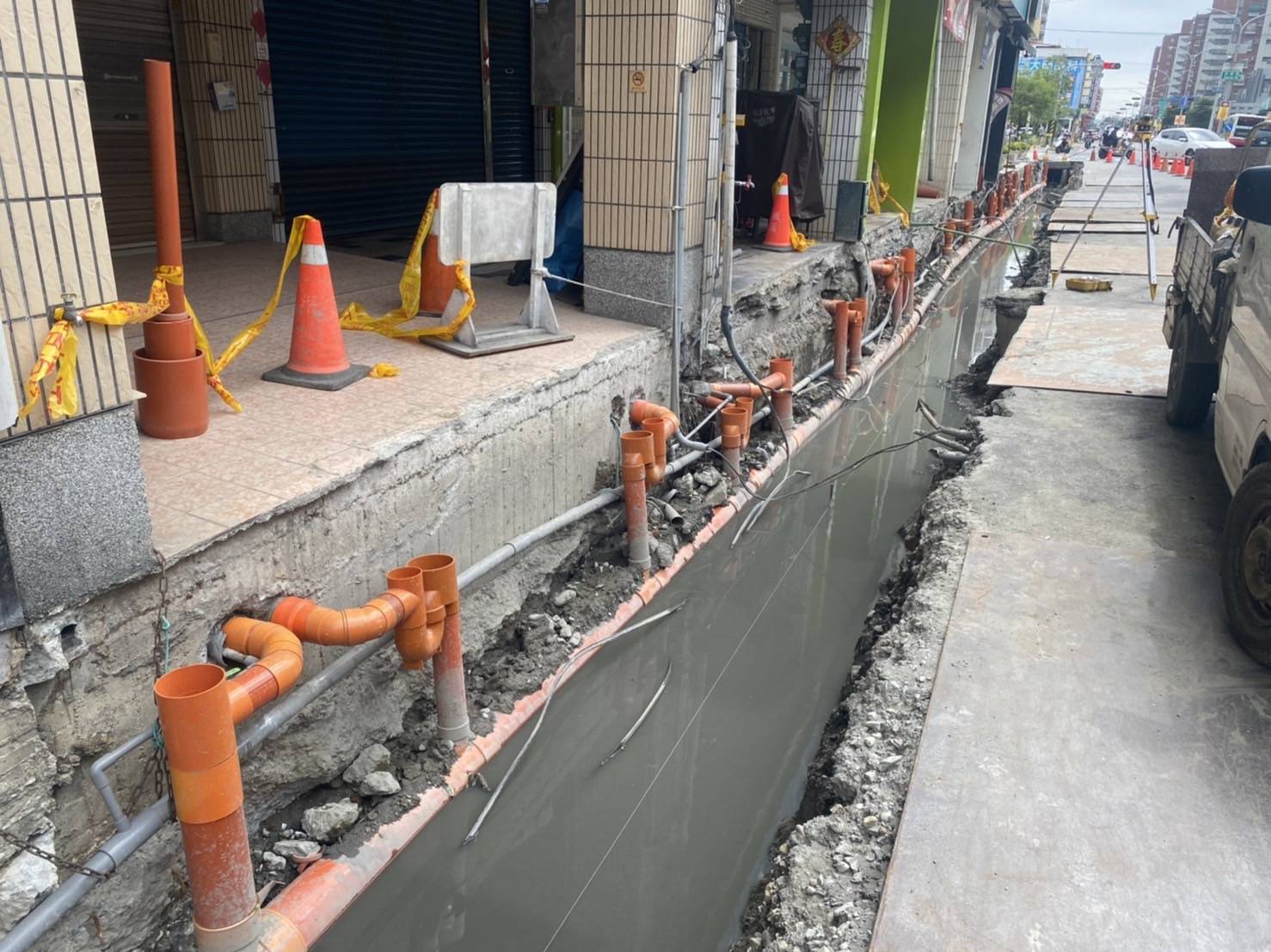 岡山街道旁污水用戶接管完工並更新道路側溝