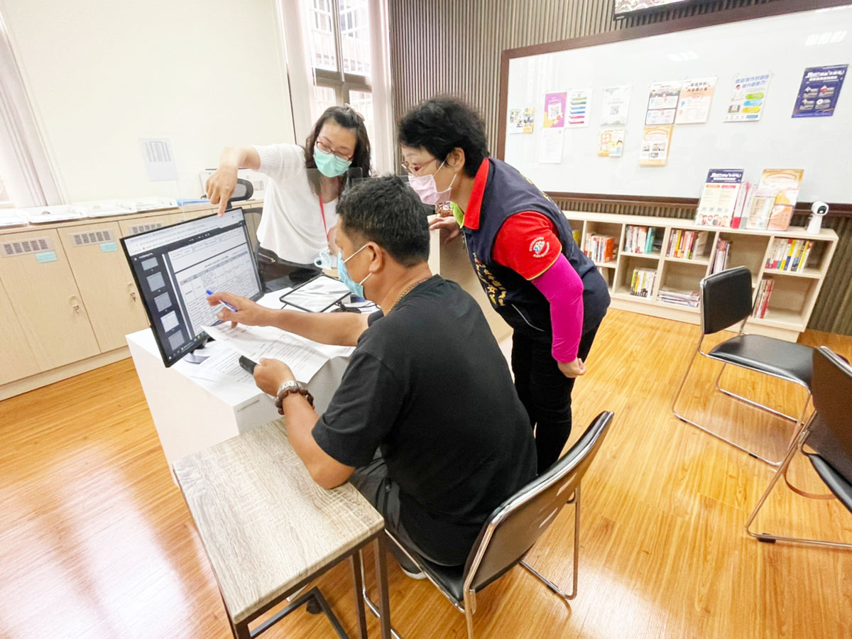 中市銀髮人才服務據點揭牌  7/13 聯合徵才逾 507個職缺