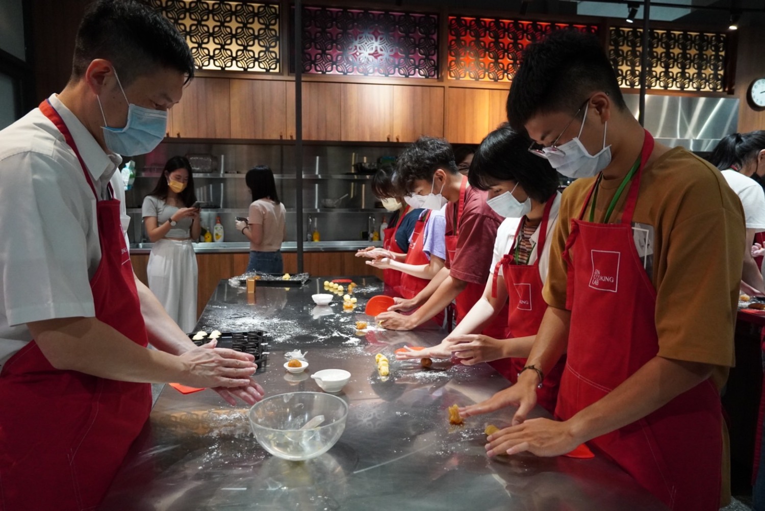 高市青年化身一日職人 體驗漢餅美學與文化