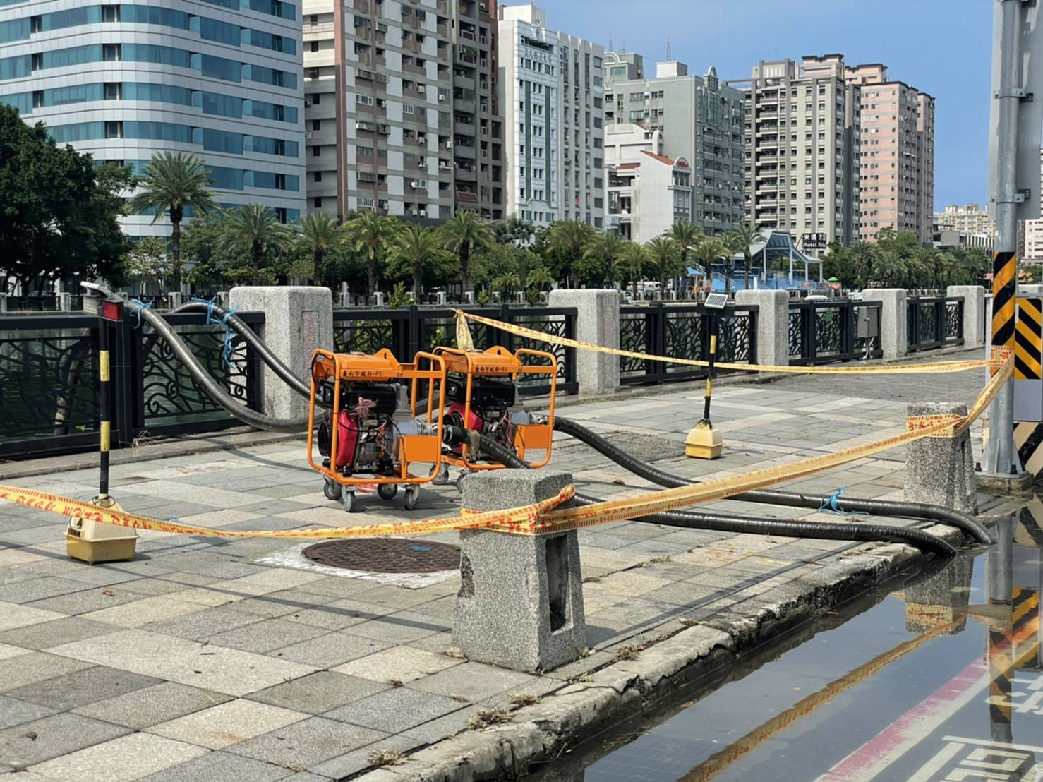 今年最大滿月天文大潮  水利局佈設抽水機嚴防海水倒灌