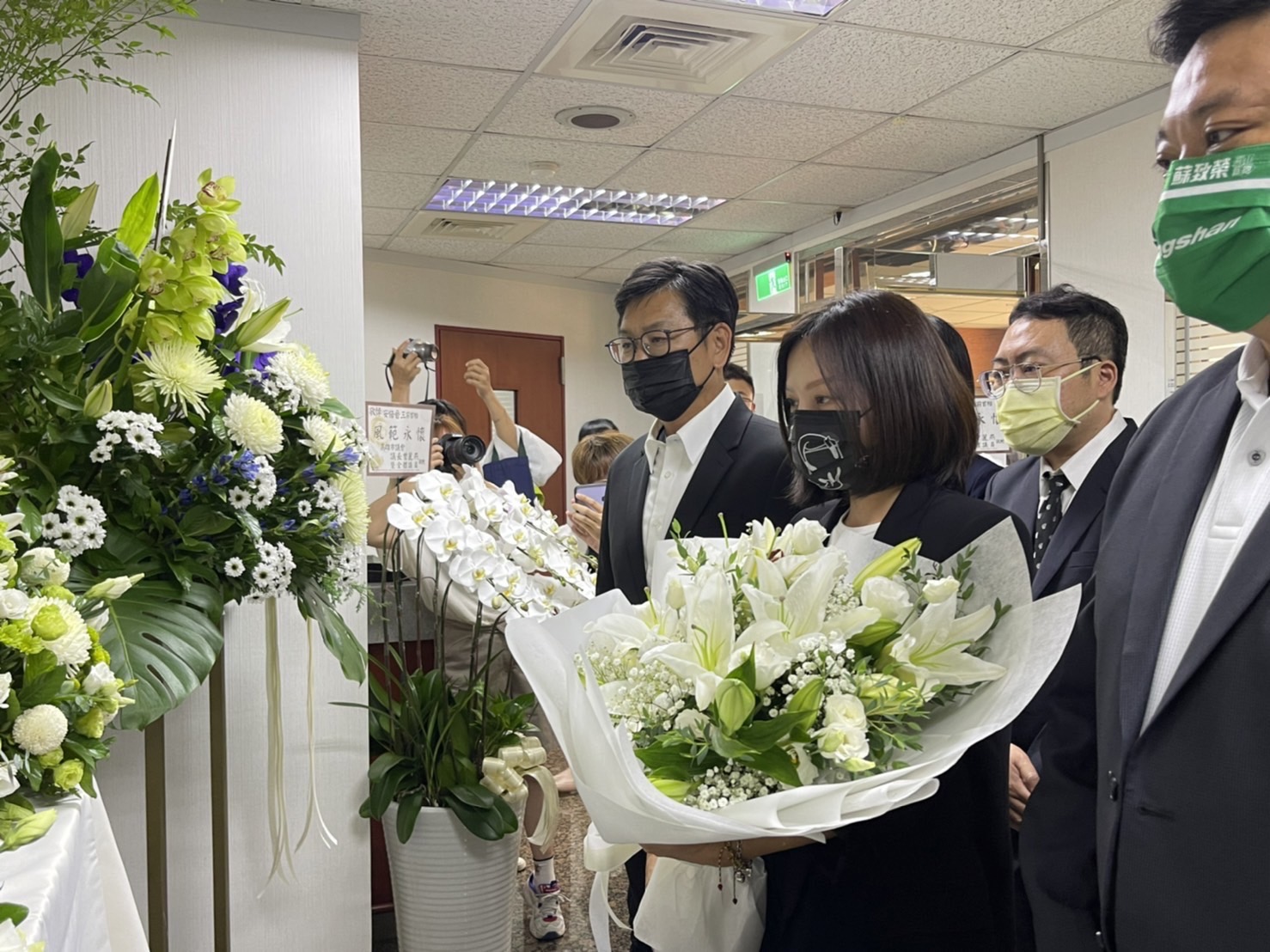 康裕成率邁向過半大聯盟成員 赴日台交流協會高雄所向日安倍晉三致意