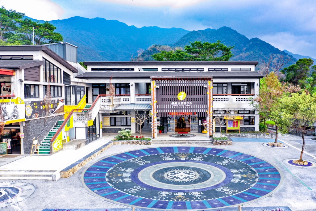 Fun暑假-「四處」走跳玩樂趣-逛旅展消費滿百抽好禮